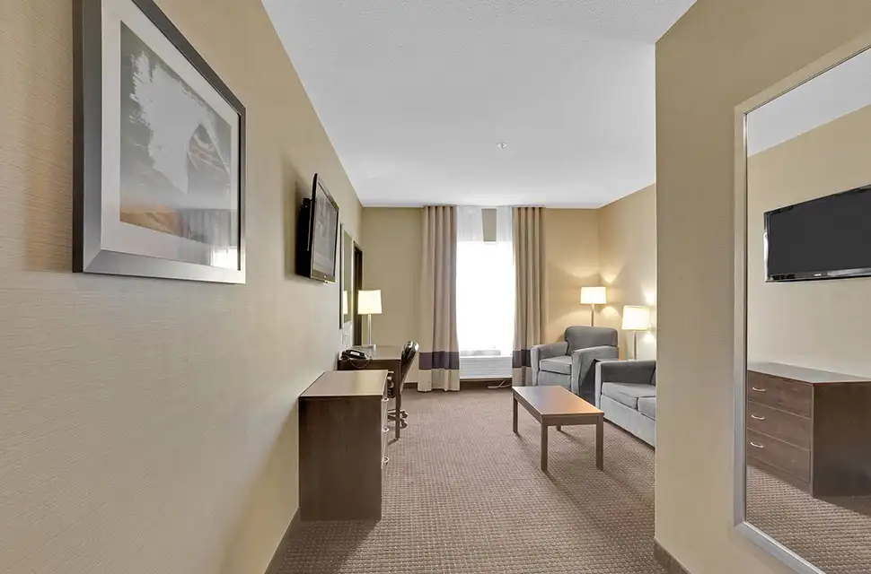 Deluxe King with Separate Bedroom