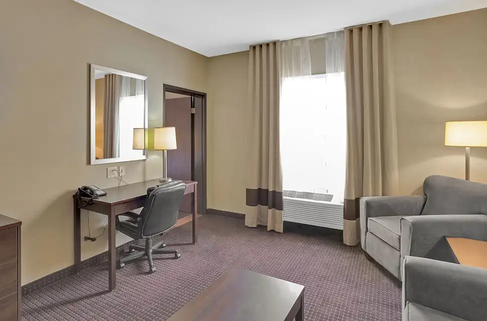 Deluxe King with Separate Bedroom